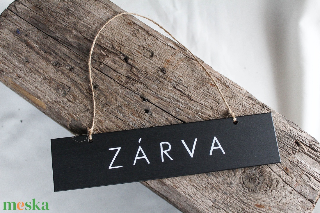 Fekete nyitva-zárva és rögtön jövök tábla párban - otthon & életmód - dekoráció - ajtó- és ablak dekoráció - ajtótábla - Meska.hu