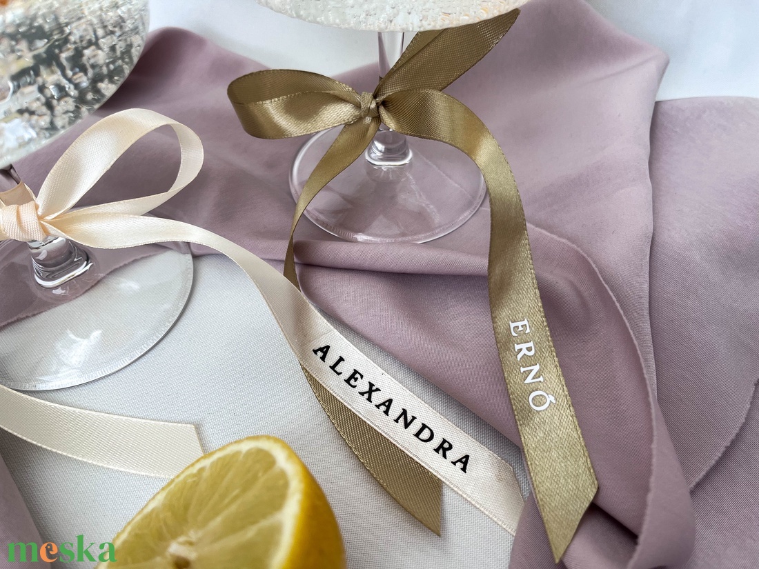 Névre szóló szatén szalag esküvői ültető - esküvő - dekoráció - helyszíni dekor - Meska.hu