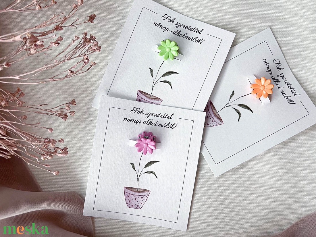 Nőnapi ajándék hajcsat - apró margarétás - ruha & divat - hajdísz & hajcsat - hajdísz - Meska.hu