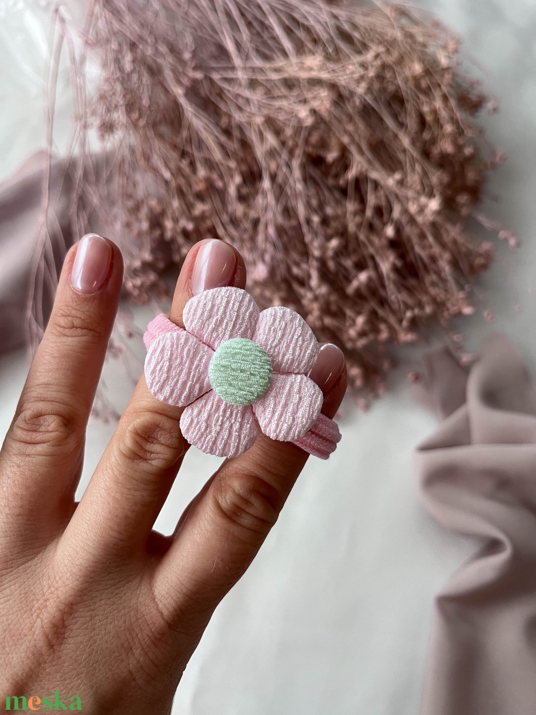 Nőnapi virágos hajgumi ajándék  - ruha & divat - hajdísz & hajcsat - hajgumi - Meska.hu