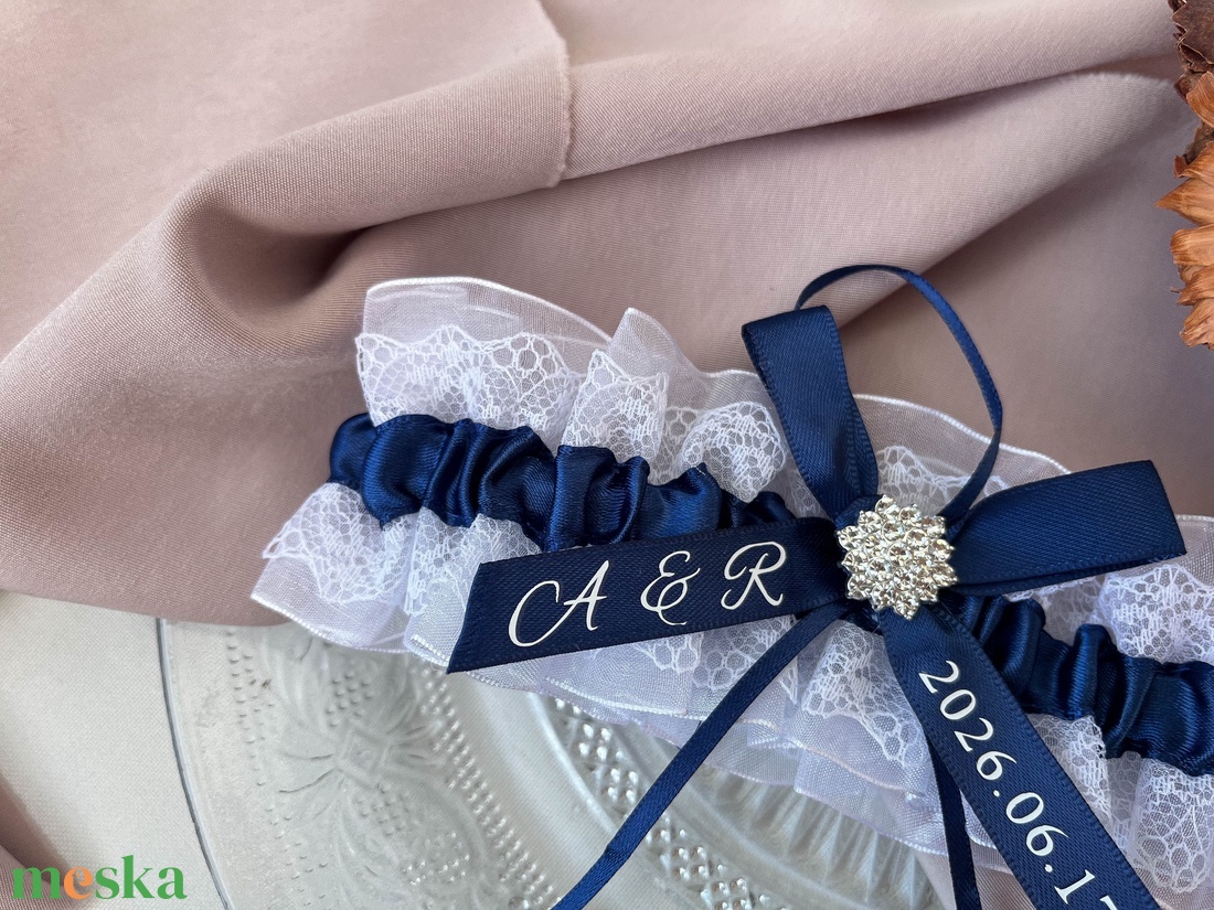 Egyedi harisnyakötő esküvőre - esküvő - kiegészítők - harisnyatartó & valami kék - Meska.hu