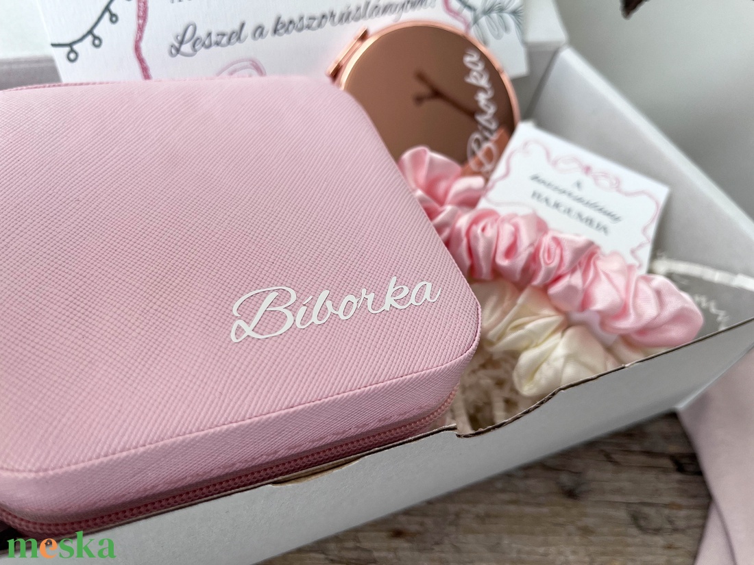 Koszorúslány felkérő ajándékcsomag, egyedi koszorúslányfelkérő szett - rózsaszín-fehér - esküvő - meghívó & kártya - tanú felkérő - Meska.hu