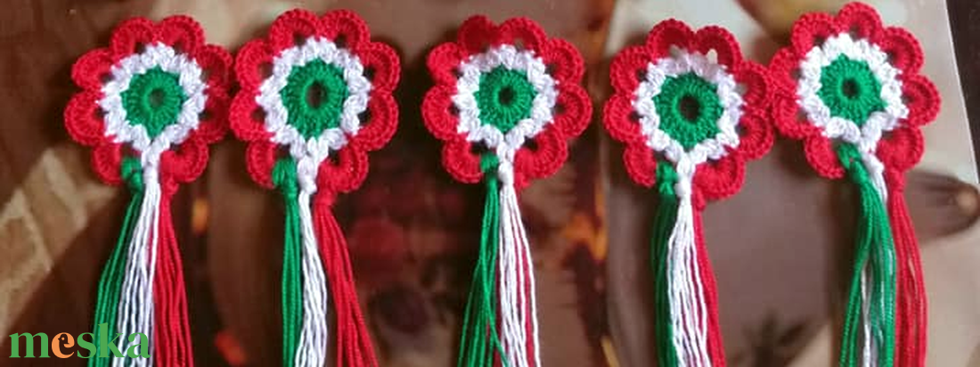Horgolt Kokárda - ékszer - kitűző és bross - kitűző - Meska.hu Horgolt Kokárda - ékszer - kitűző és bross - kitűző - Meska.hu