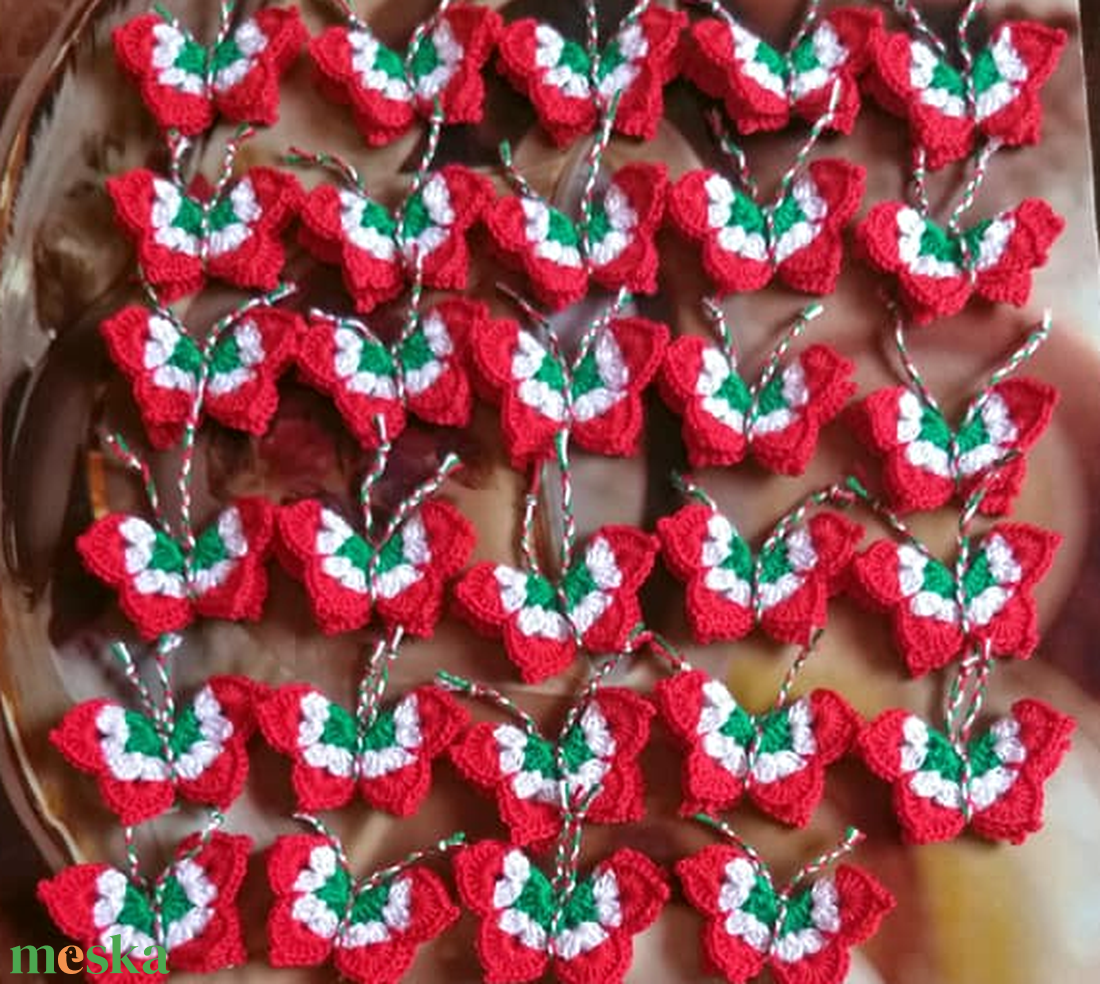 Horgolt Pillangó Kokárda - ékszer - kitűző és bross - kitűző - Meska.hu Horgolt Pillangó Kokárda - ékszer - kitűző és bross - kitűző - Meska.hu
