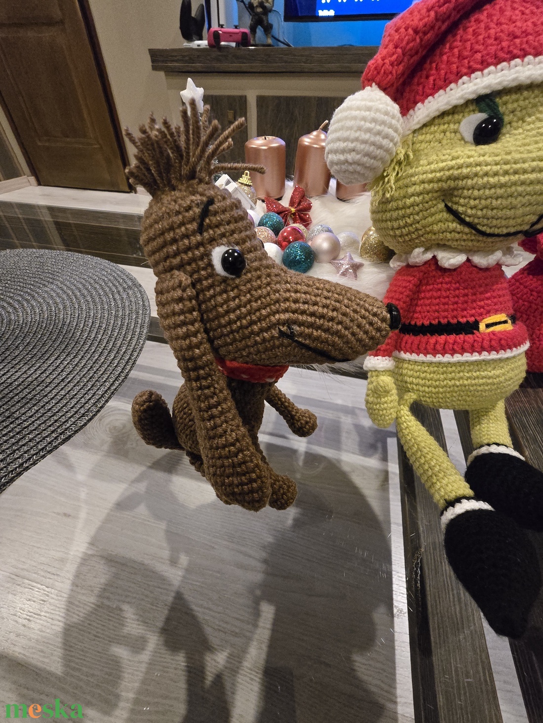 Horgolt Grincs kiskutyussal és puttonnyal - karácsony - karácsonyi lakásdekoráció - karácsonyfa, grincsfa - Meska.hu