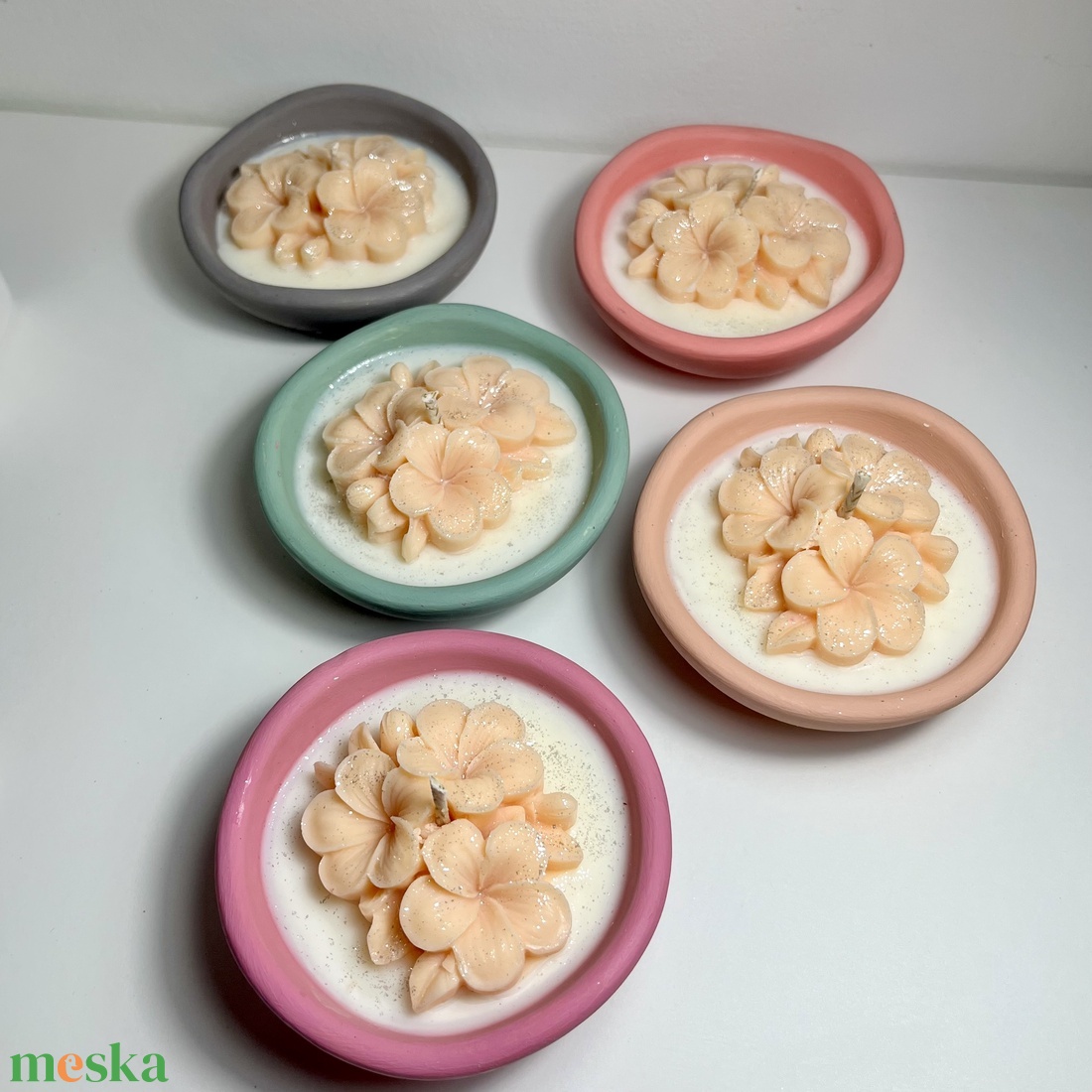 Szójaviasz gyertya virággal kerámia kaspóban - otthon & életmód - gyertya, illat, aroma - gyertya - Meska.hu