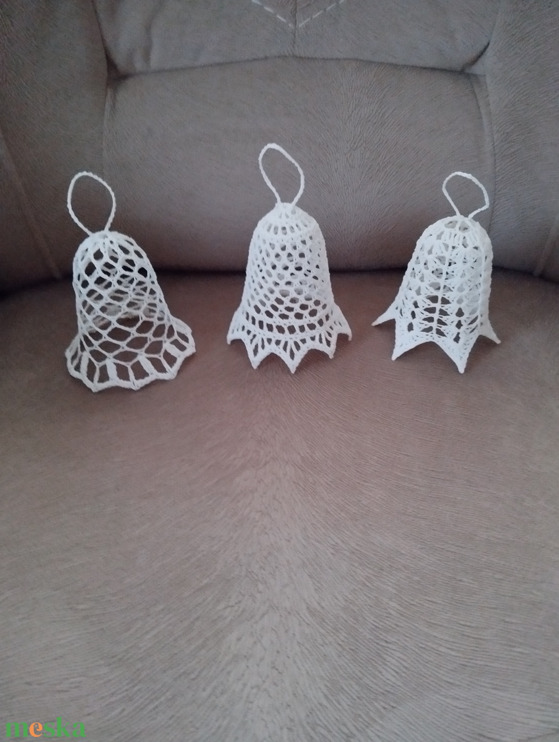 Horgolt karácsonyi harangok  - karácsony - adventi díszek - adventi ablakdekoráció - Meska.hu