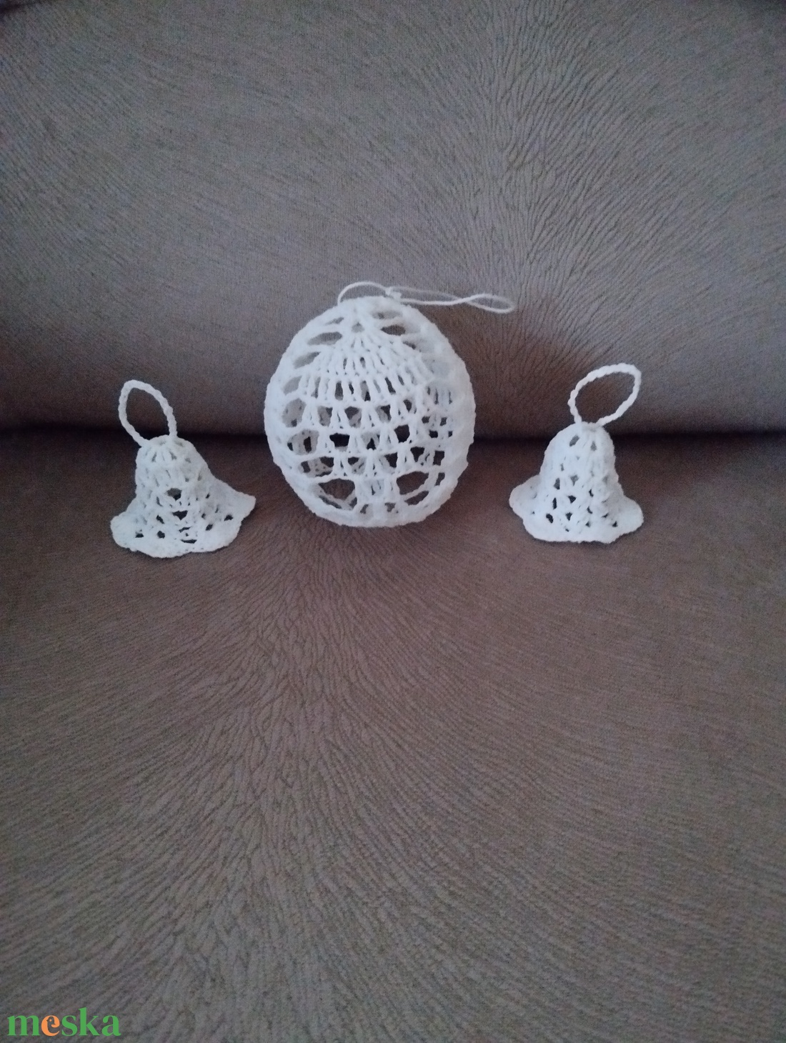 Horgolt karácsonyi gömb és kis harang  - karácsony - adventi díszek - adventi asztaldísz - Meska.hu