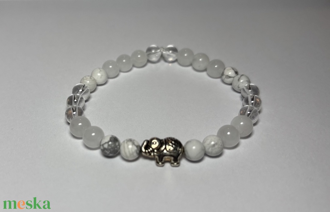 Theta ásványkarkötő - béke - howlit, fehér jáde, hegyikristály - ékszer - karkötő - ásványkarkötő - Meska.hu