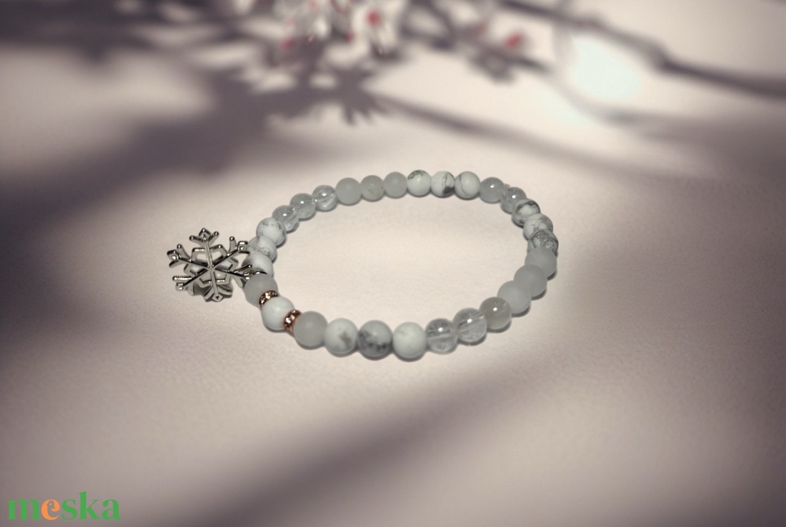 Theta ásványkarkötő - béke -  Howlit, fehér jáde, hegyikristály - ékszer - karkötő - ásványkarkötő - Meska.hu