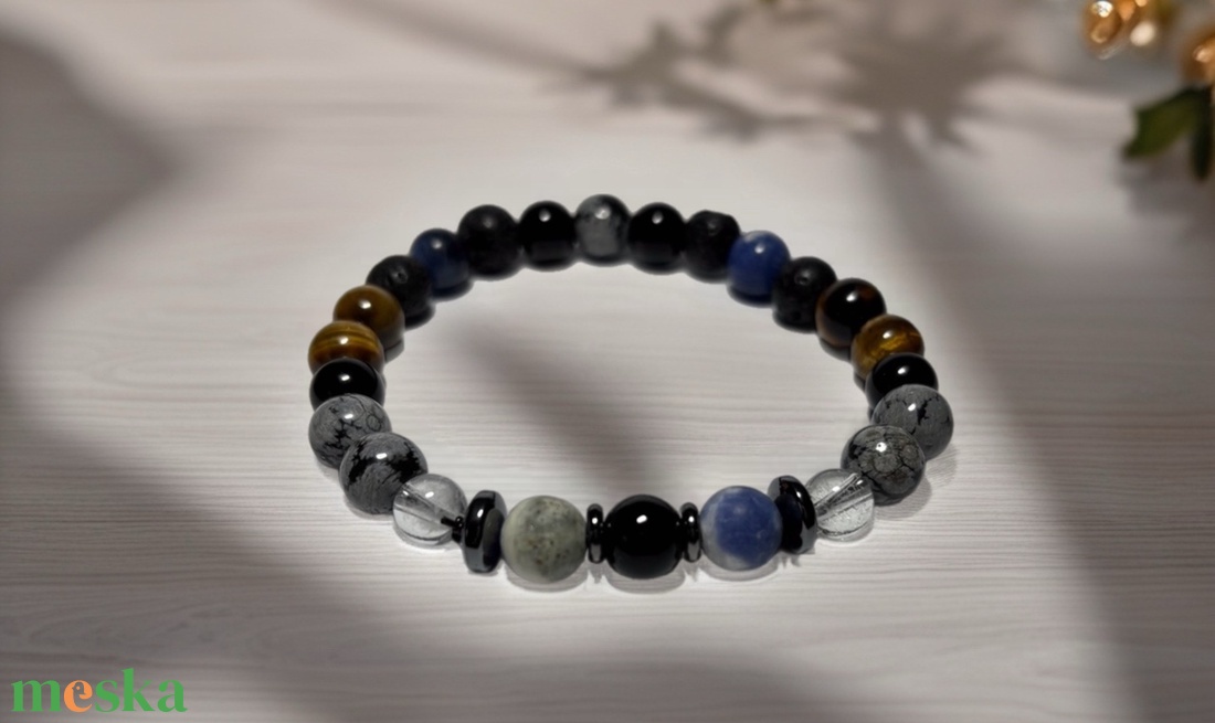 Theta ásványkarkötő - önbizalom - tigrisszem, ónix, hópehely obszidián, szodalit, hegyikristály, hematit - ékszer - karkötő - ásványkarkötő - Meska.hu