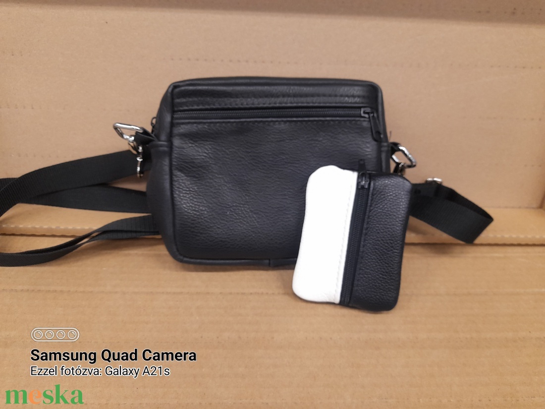 Bőr kistáska kulcstartóval - táska & tok - táska szett - Meska.hu