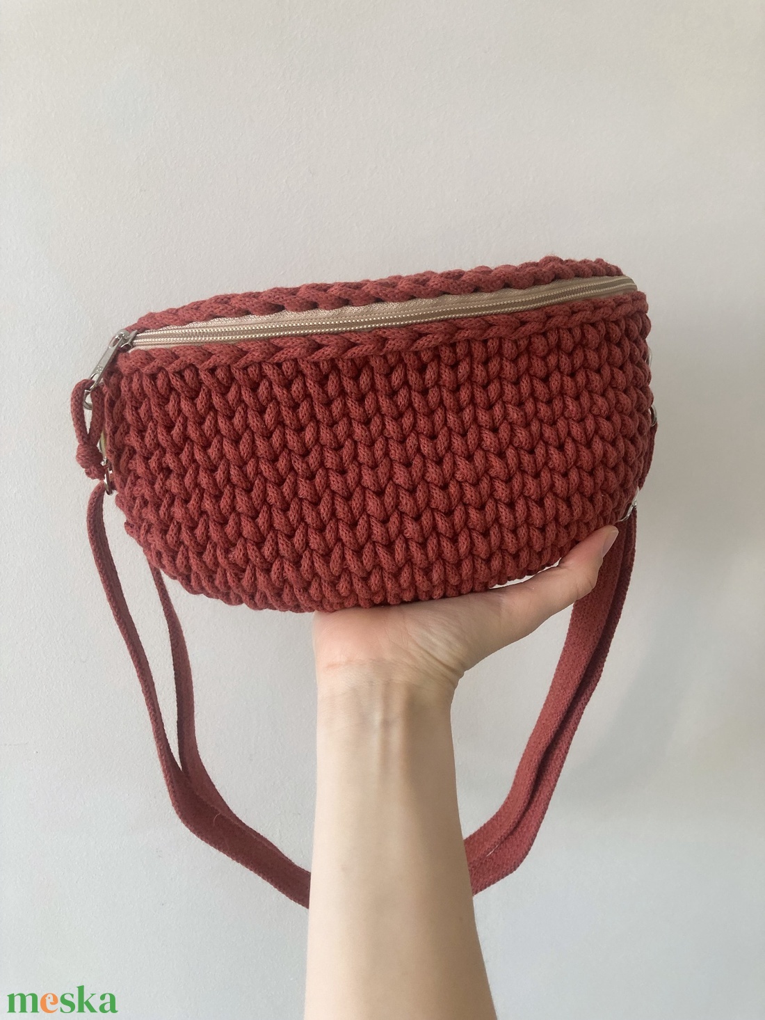 Horgolt övtáska bordó színben 100% újrahasznosított zsinórfonalból - táska & tok - övtáska - Meska.hu