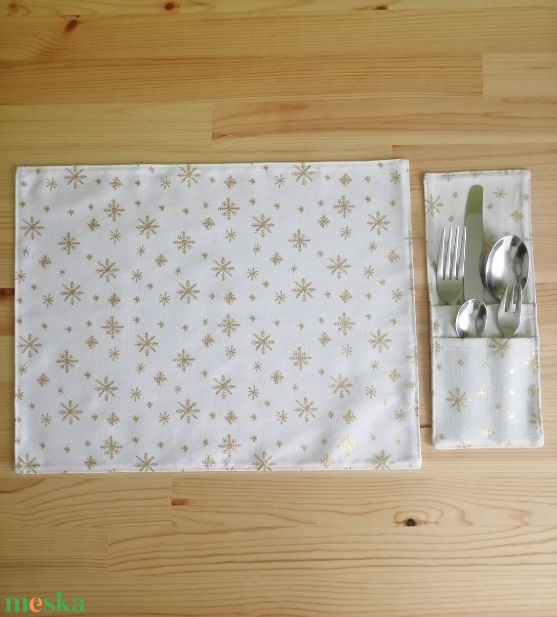 Kétszemélyes Arany ünnepi, vászon tányéralátét evőeszköztartóval - otthon & életmód - konyhafelszerelés, tálalás - tálalás - tányér- és poháralátét - Meska.hu