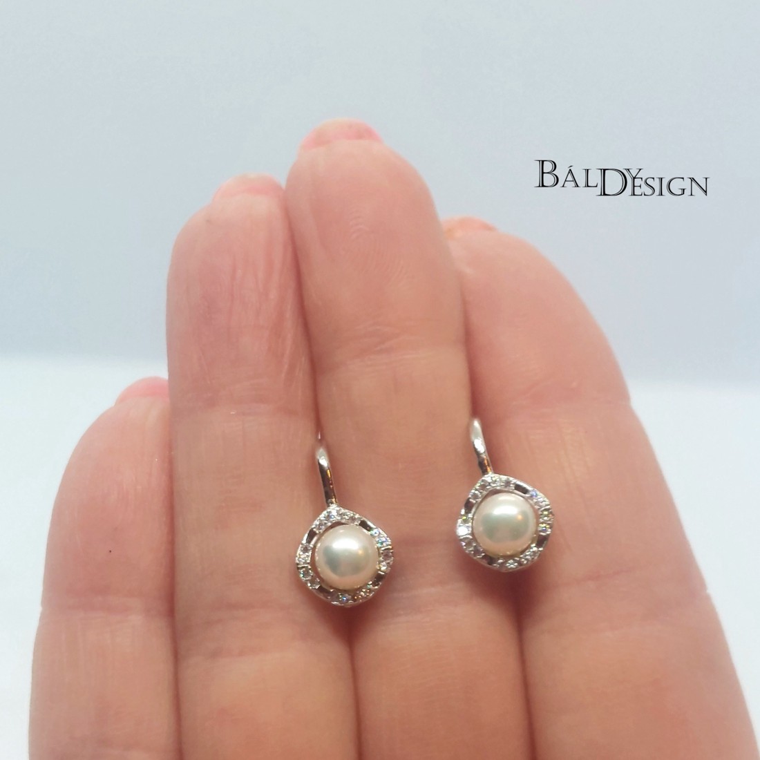 Patentos gyöngyös fülbevaló - ékszer - fülbevaló - lógó fülbevaló - Meska.hu