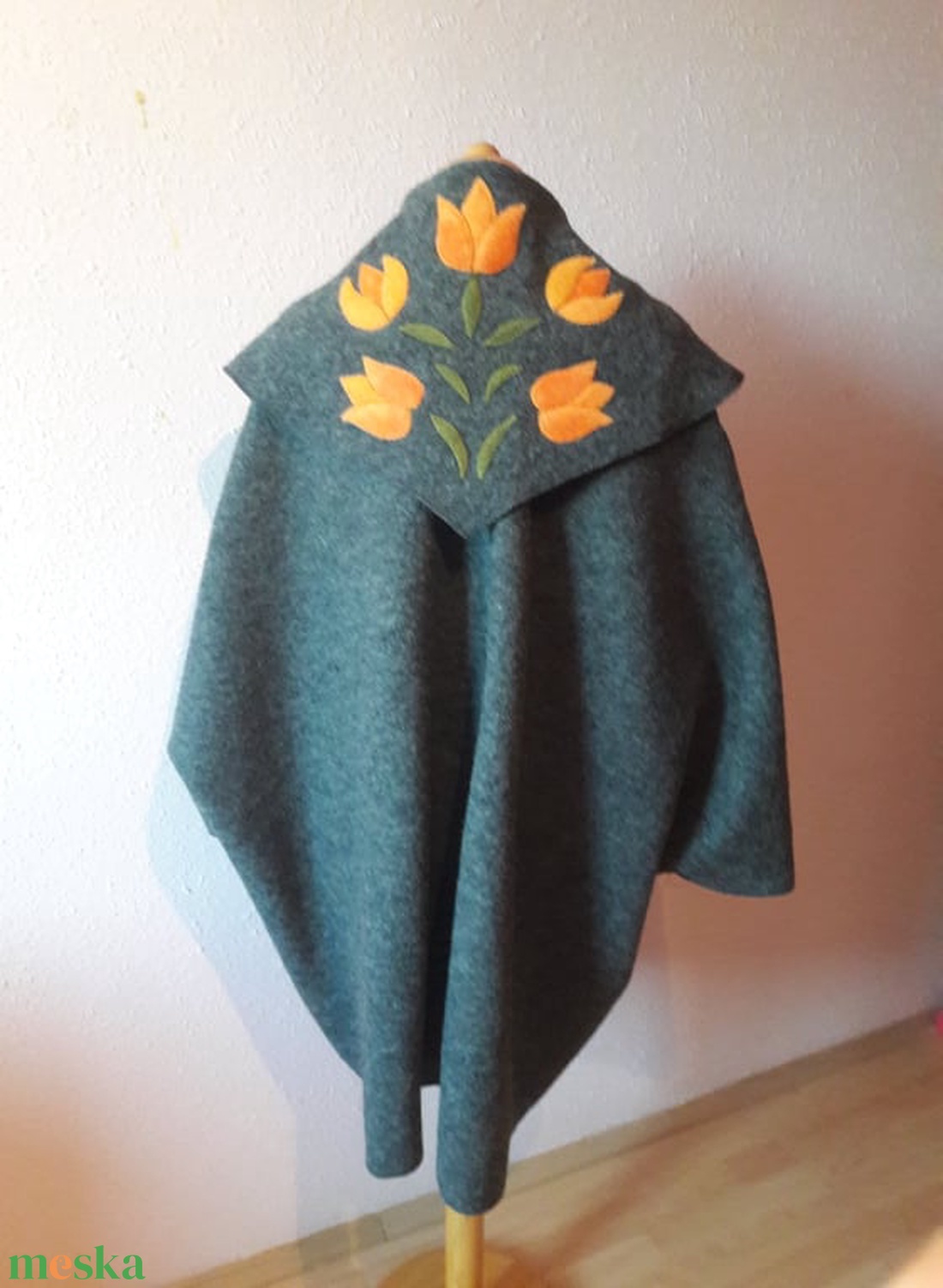 Tiame tulipános poncsó - ruha & divat - női ruha - kabát - Meska.hu Tiame tulipános poncsó - ruha & divat - női ruha - kabát - Meska.hu