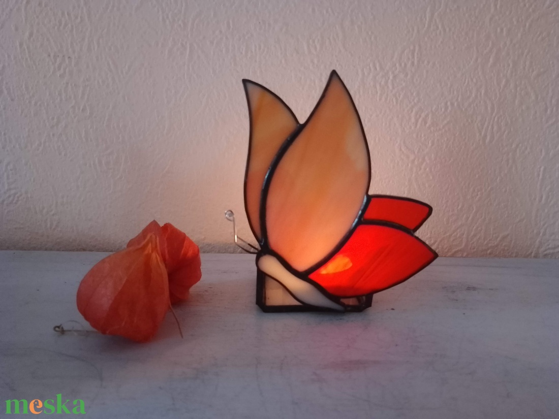 Egy PILLANGÓ, amely a fényben születik.....TIFFANY MÉCSESTARTÓ - otthon & életmód - gyertya, illat, aroma - mécses és mécsestartó - Meska.hu Egy PILLANGÓ, amely a fényben születik.....TIFFANY MÉCSESTARTÓ - otthon & életmód - gyertya, illat, aroma - mécses és mécsestartó - Meska.hu
