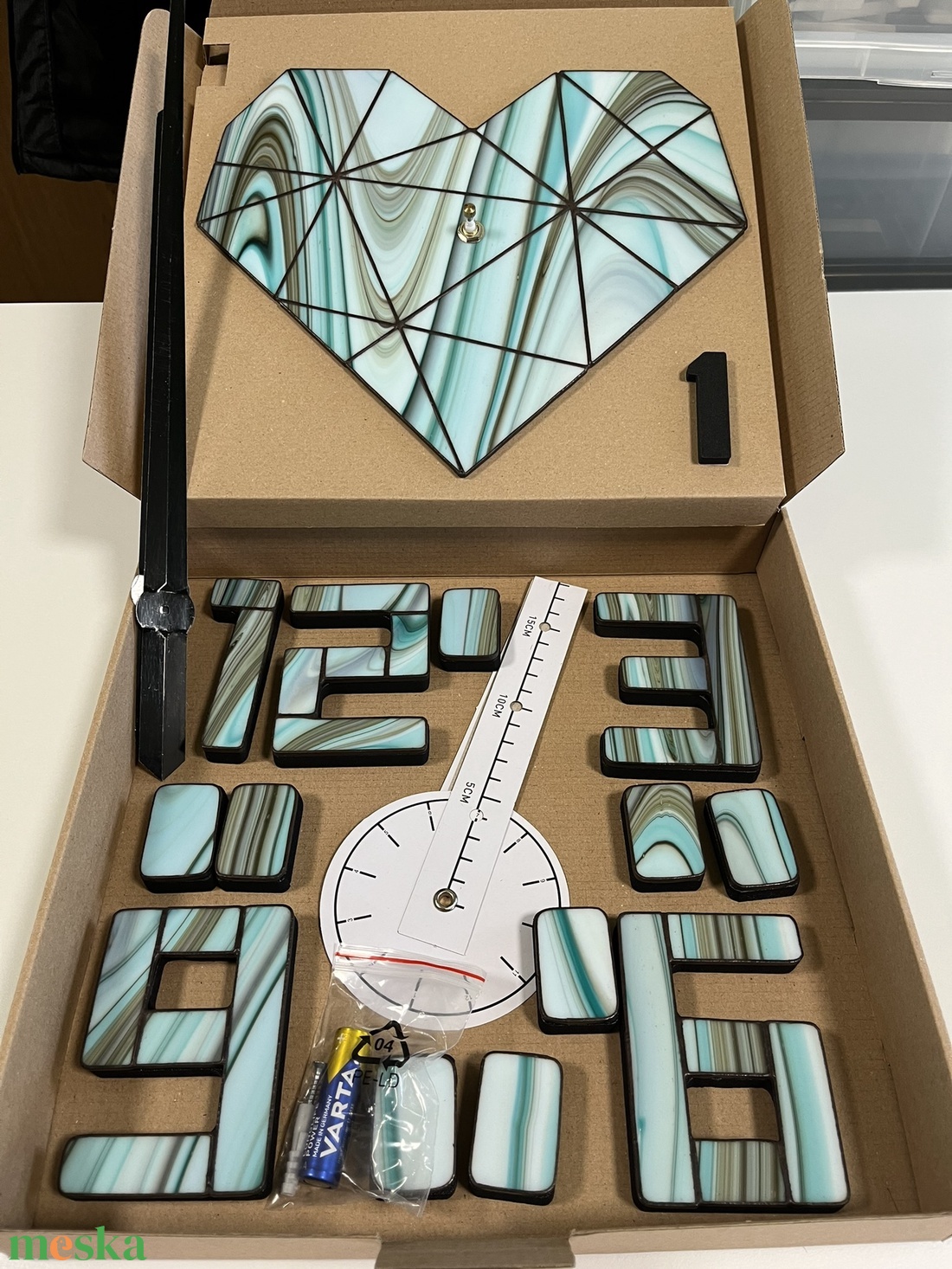Valódi Tiffany-üveg falióra - 3D Geometrikus Szív márványos zöld színben, csendes kézműves óra, dekoráció és ajándék - otthon & életmód - dekoráció - fali és függő dekoráció - falióra & óra - Meska.hu