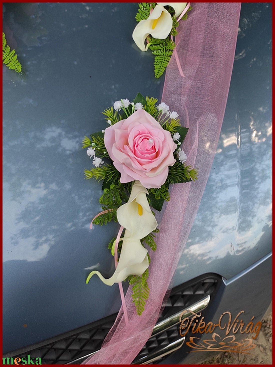 Rózsaszín rózsás-fehér kálás autódísz- rózsaszín organza díszítéssel - esküvő - dekoráció - asztaldísz - Meska.hu