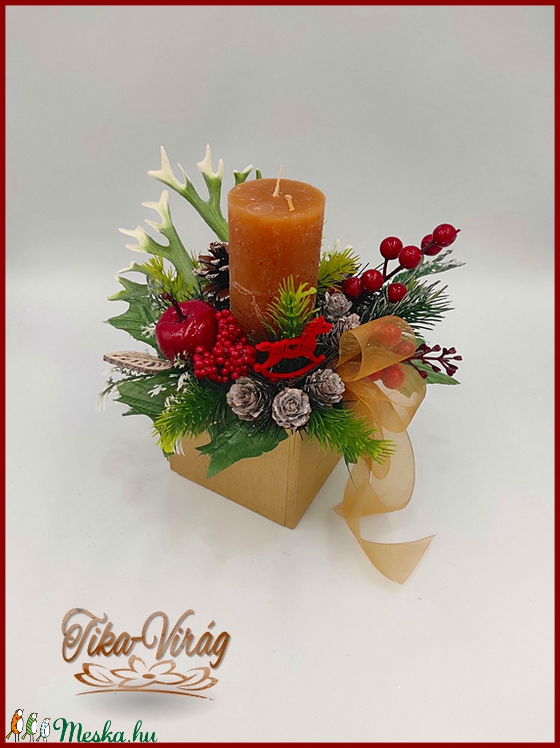Rusztikus gyertyával díszített arany színű asztaldísz  - karácsony - karácsonyi lakásdekoráció - ünnepi asztaldekoráció - Meska.hu