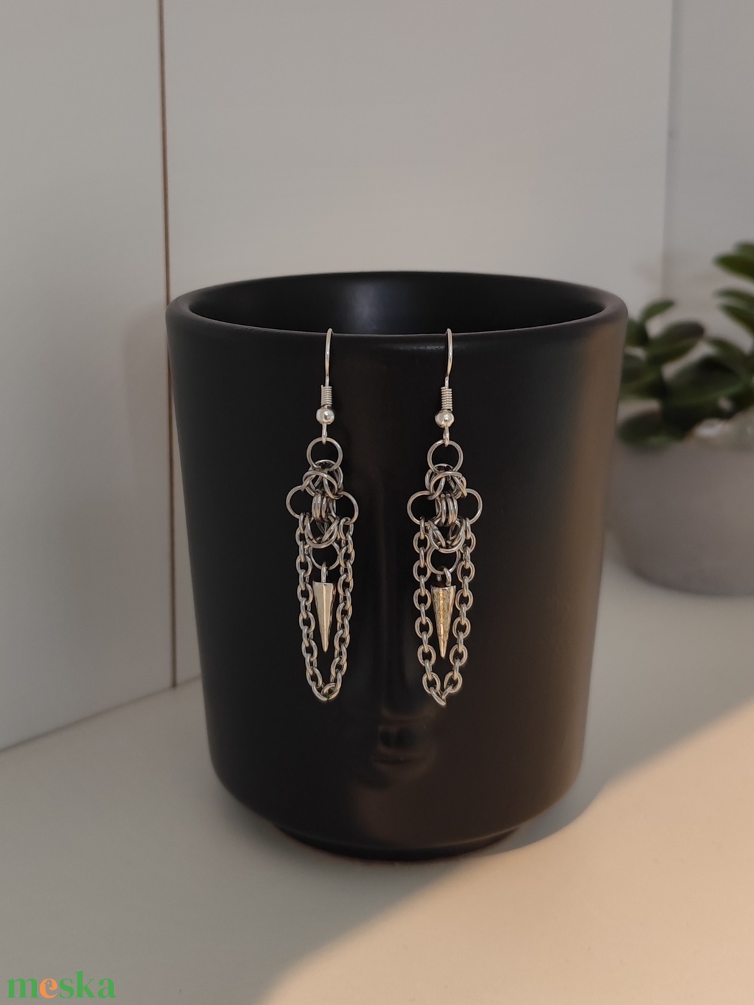 Láncos-szegecses fülbevaló - ékszer - fülbevaló - lógó fülbevaló - Meska.hu