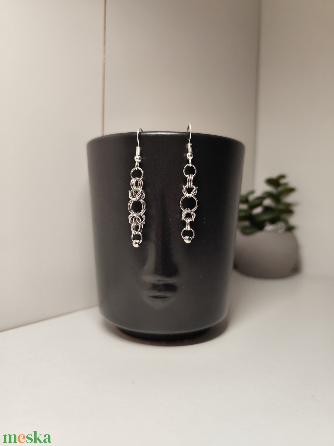 Alternatív stílusú fülbevaló golyóval - ékszer - fülbevaló - lógó fülbevaló - Meska.hu