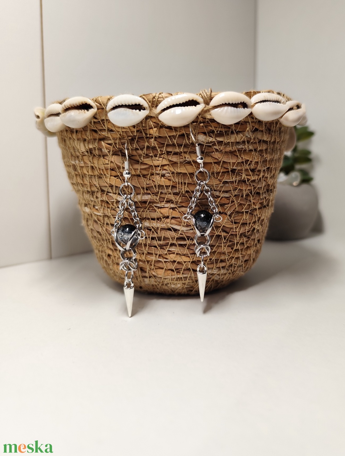 Gótikus stílusú fülbevaló - fekete üveggyönggyel - ékszer - fülbevaló - lógó fülbevaló - Meska.hu