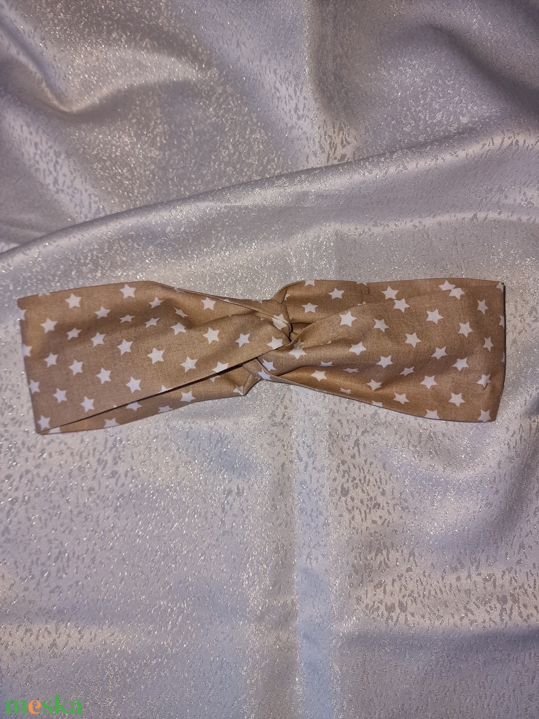 Csillagmintás, drapp csavart hajpánt  - ruha & divat - hajdísz & hajcsat - hajráf & hajpánt - Meska.hu