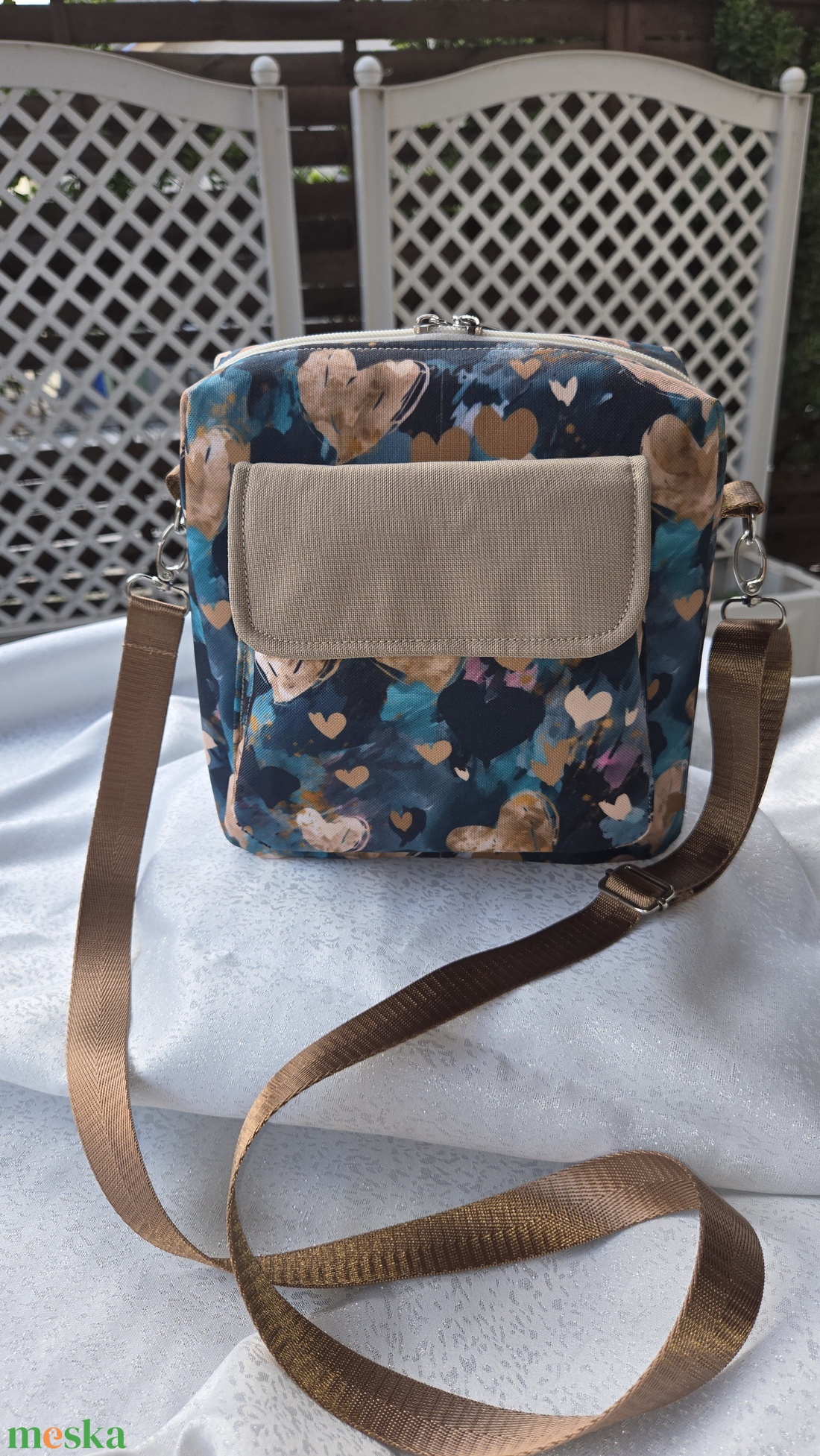 Mintás oldaltáska - táska & tok - kézitáska & válltáska - vállon átvethető táska - Meska.hu