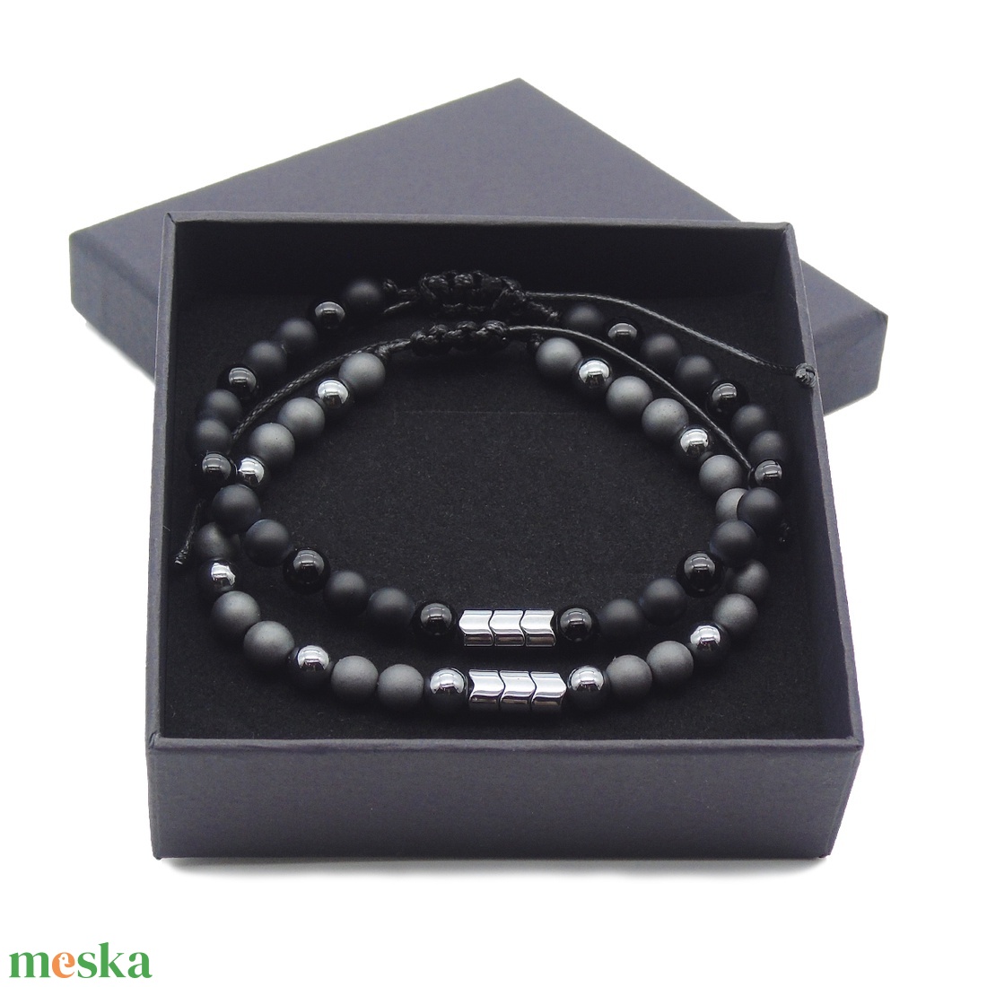 Állítható matt hematit és matt ónix férfi gyöngy karkötő díszdobozban - ékszer - karkötő - gyöngyös karkötő - Meska.hu