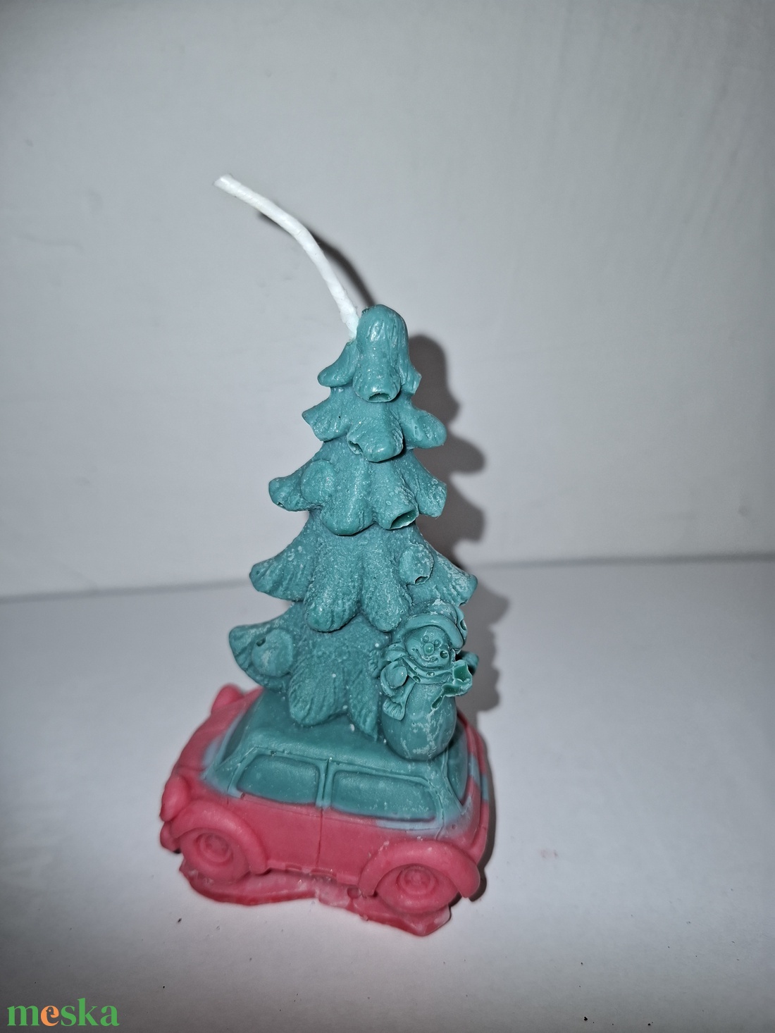 Fenyőfa autón szállítva - karácsony - adventi díszek - adventi gyertyadíszek és koszorúdíszek - Meska.hu