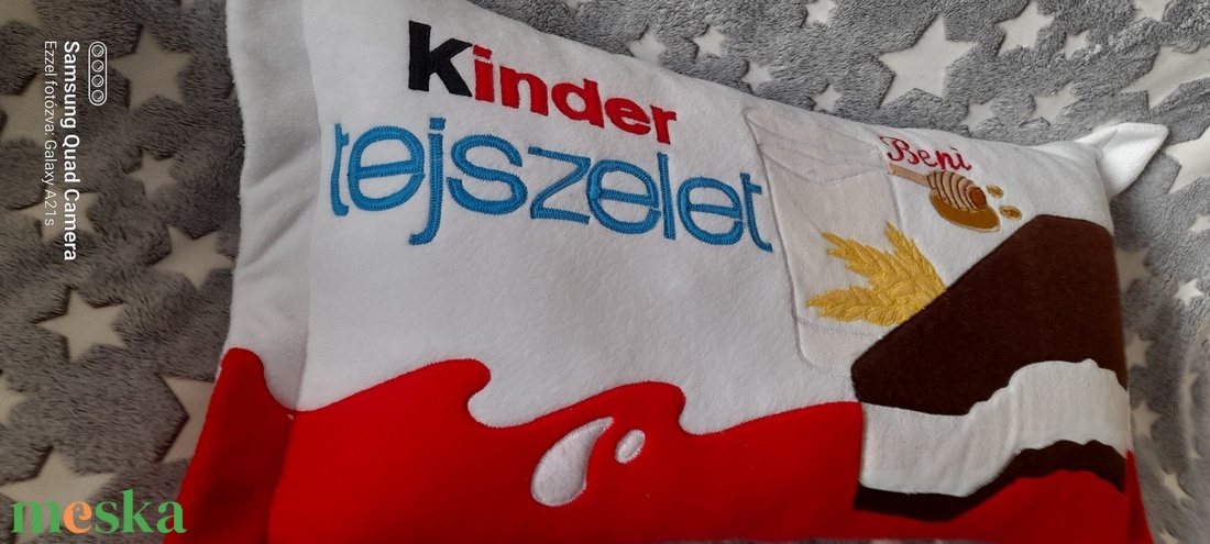 Kinder tejszelet prna - otthon & lakás - babaszoba, gyerekszoba - gyerek díszpárna - Meska.hu