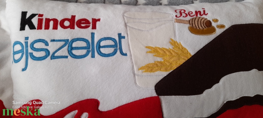 Kinder tejszelet prna - otthon & életmód - babaszoba, gyerekszoba - gyerek díszpárna - Meska.hu Kinder tejszelet prna - otthon & életmód - babaszoba, gyerekszoba - gyerek díszpárna - Meska.hu