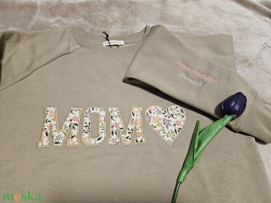 Mom feliratos pulcsi gyerekek neveivel - ruha & divat - női ruha - pulóver - Meska.hu