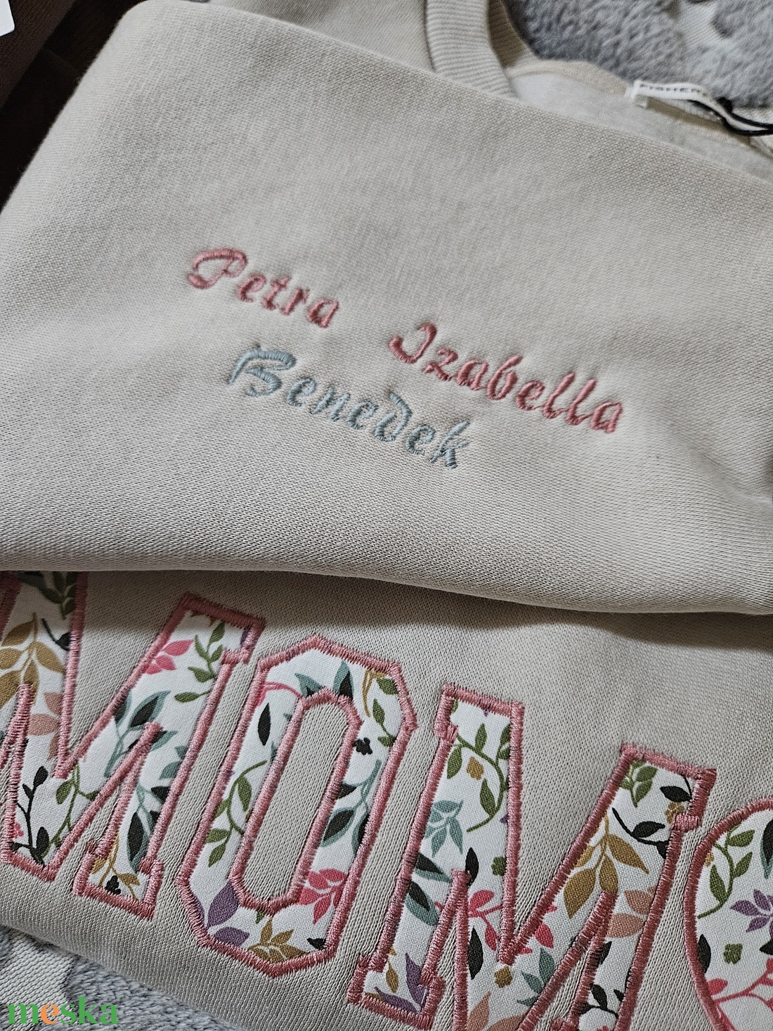 Mom feliratos pulcsi gyerekek neveivel - ruha & divat - női ruha - pulóver - Meska.hu