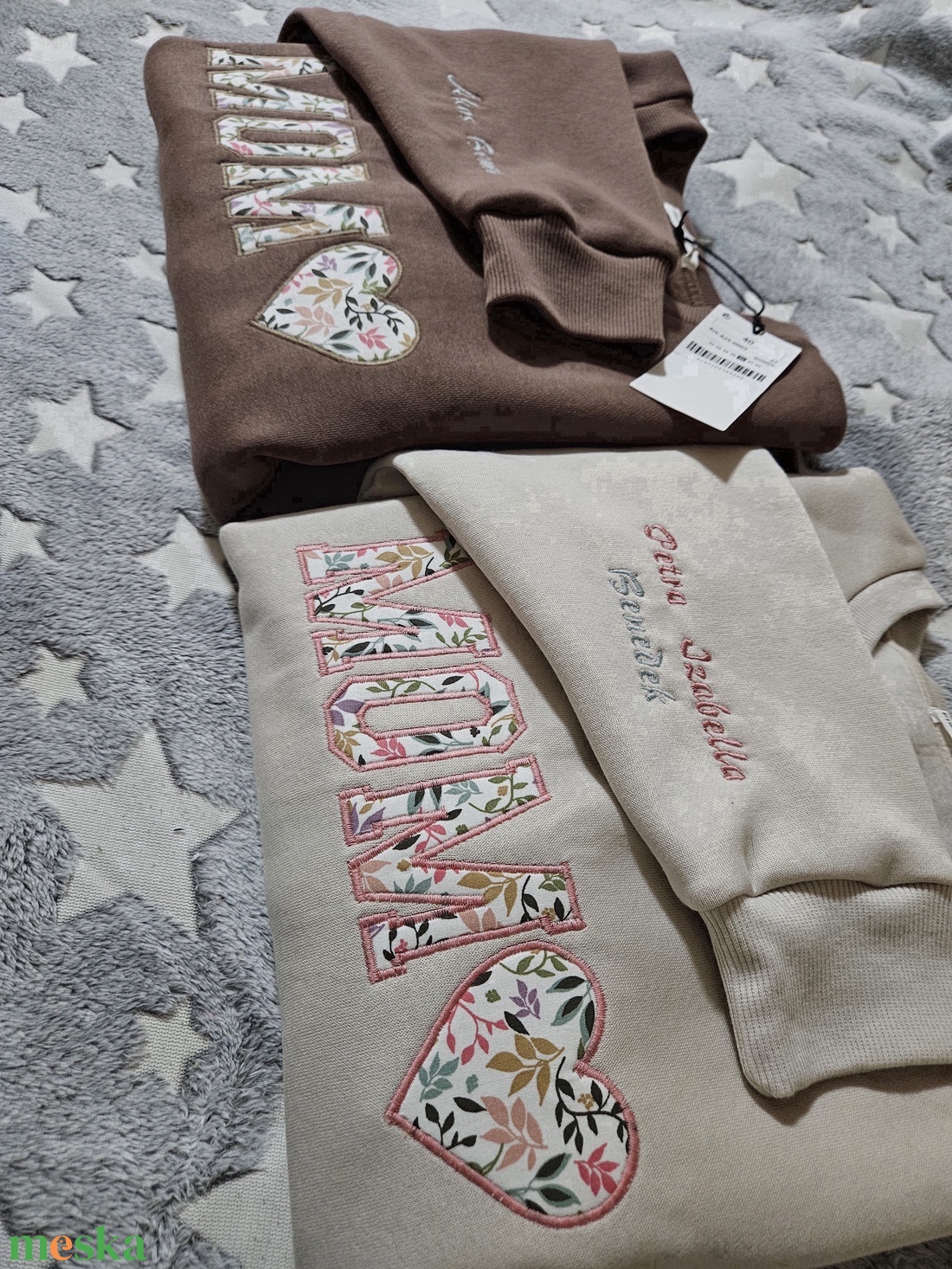 Mom feliratos pulcsi gyerekek neveivel - ruha & divat - női ruha - pulóver - Meska.hu