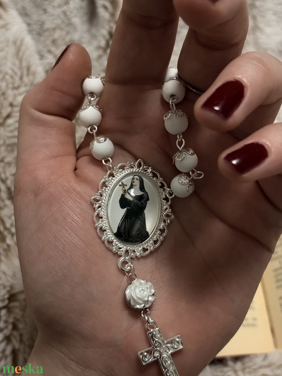 Szent Rita, egytizedes rózsafüzér fehér gyöngyökkel  - otthon & életmód - vallás - lánc & füzér - Meska.hu
