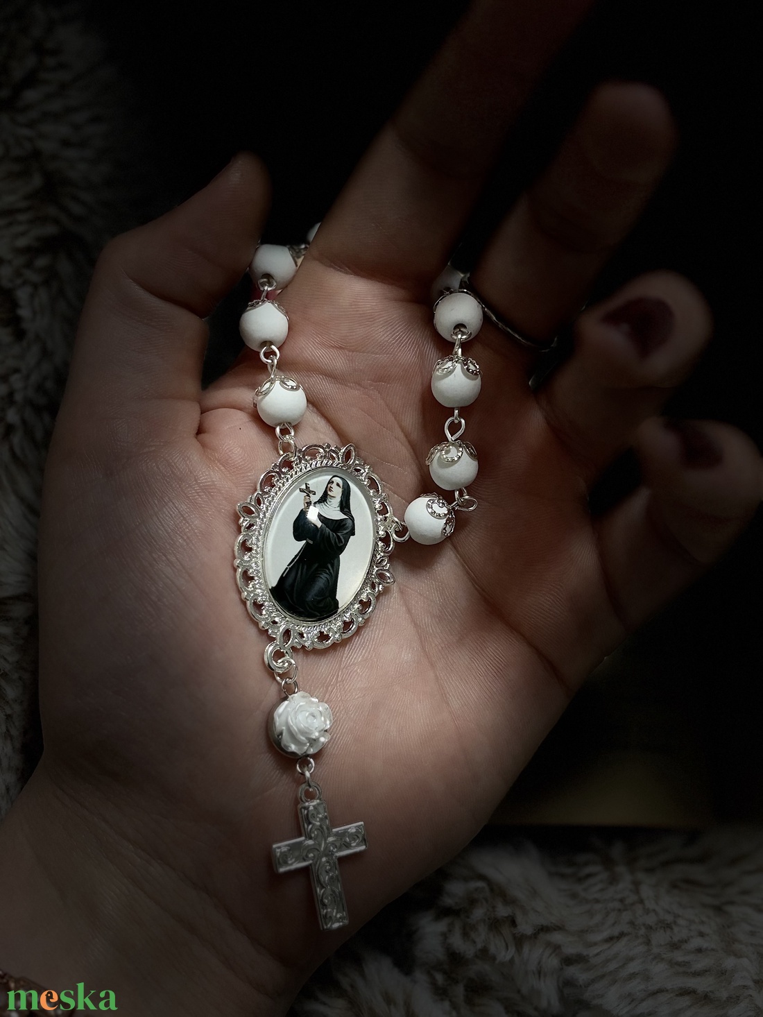 Szent Rita, egytizedes rózsafüzér fehér gyöngyökkel  - otthon & életmód - vallás - lánc & füzér - Meska.hu