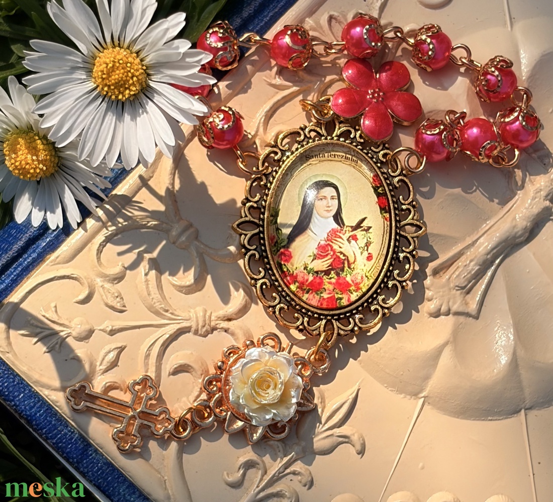 Lisieux-i Szent Teréz egytizedes, rózsaszín-sárga gyöngyökkel  - otthon & életmód - vallás - lánc & füzér - Meska.hu