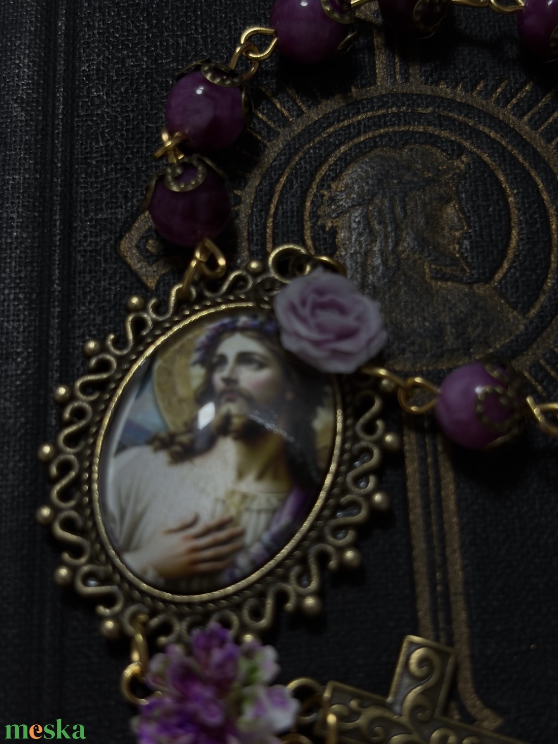 Jézus Szentséges Szíve egytizedes, lila spodumen ásvánnyal - otthon & életmód - vallás - lánc & füzér - Meska.hu