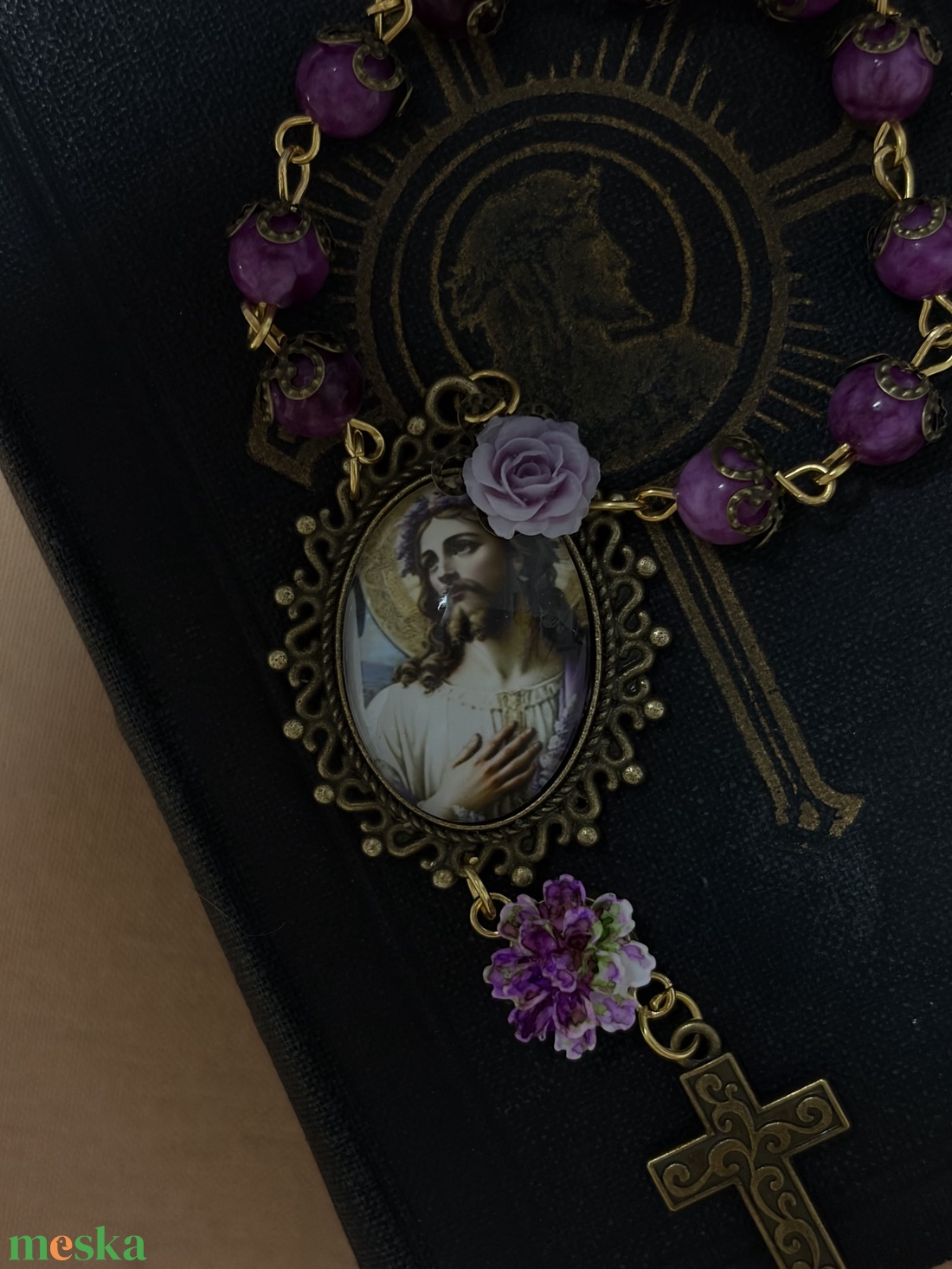 Jézus Szentséges Szíve egytizedes, lila spodumen ásvánnyal - otthon & életmód - vallás - lánc & füzér - Meska.hu