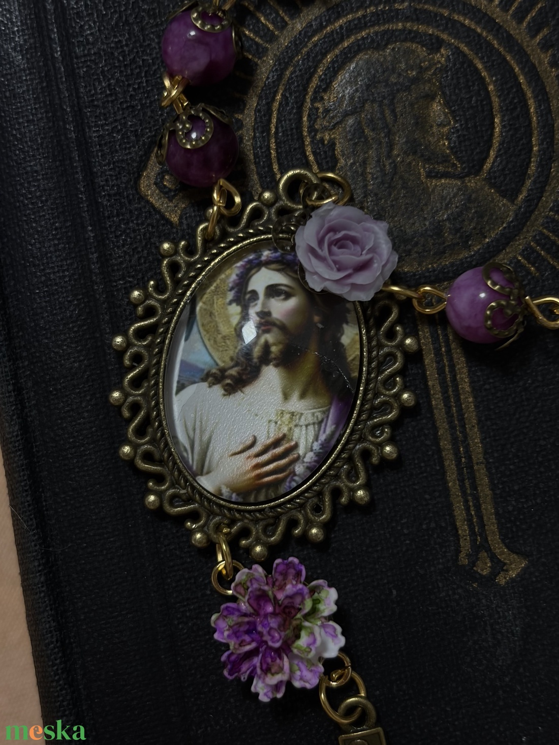 Jézus Szentséges Szíve egytizedes, lila spodumen ásvánnyal - otthon & életmód - vallás - lánc & füzér - Meska.hu