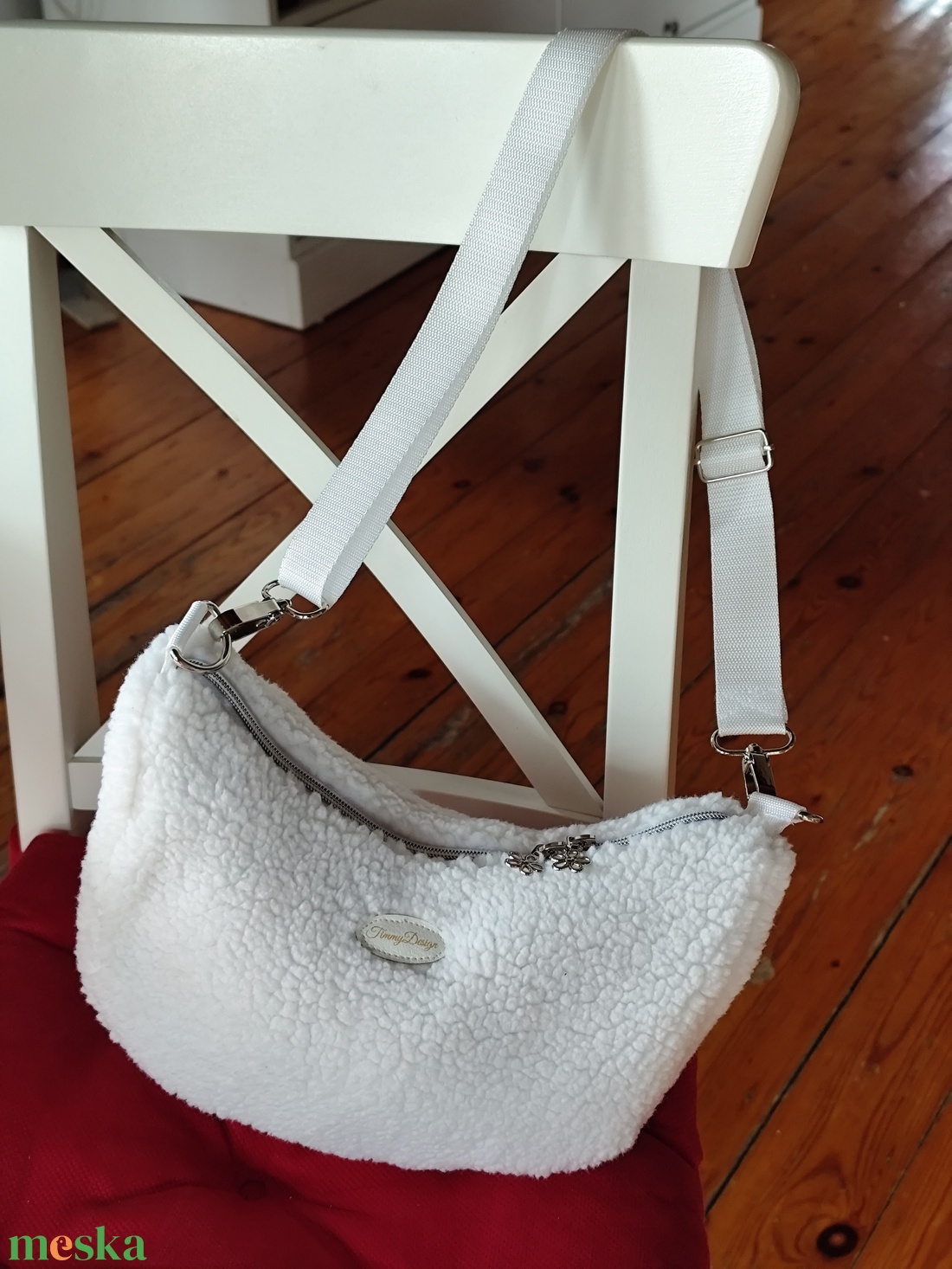 Banántáska teddy anyagból - táska & tok - kézitáska & válltáska - vállon átvethető táska - Meska.hu