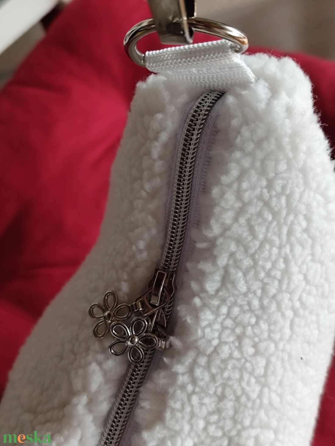 Banántáska teddy anyagból - táska & tok - kézitáska & válltáska - vállon átvethető táska - Meska.hu