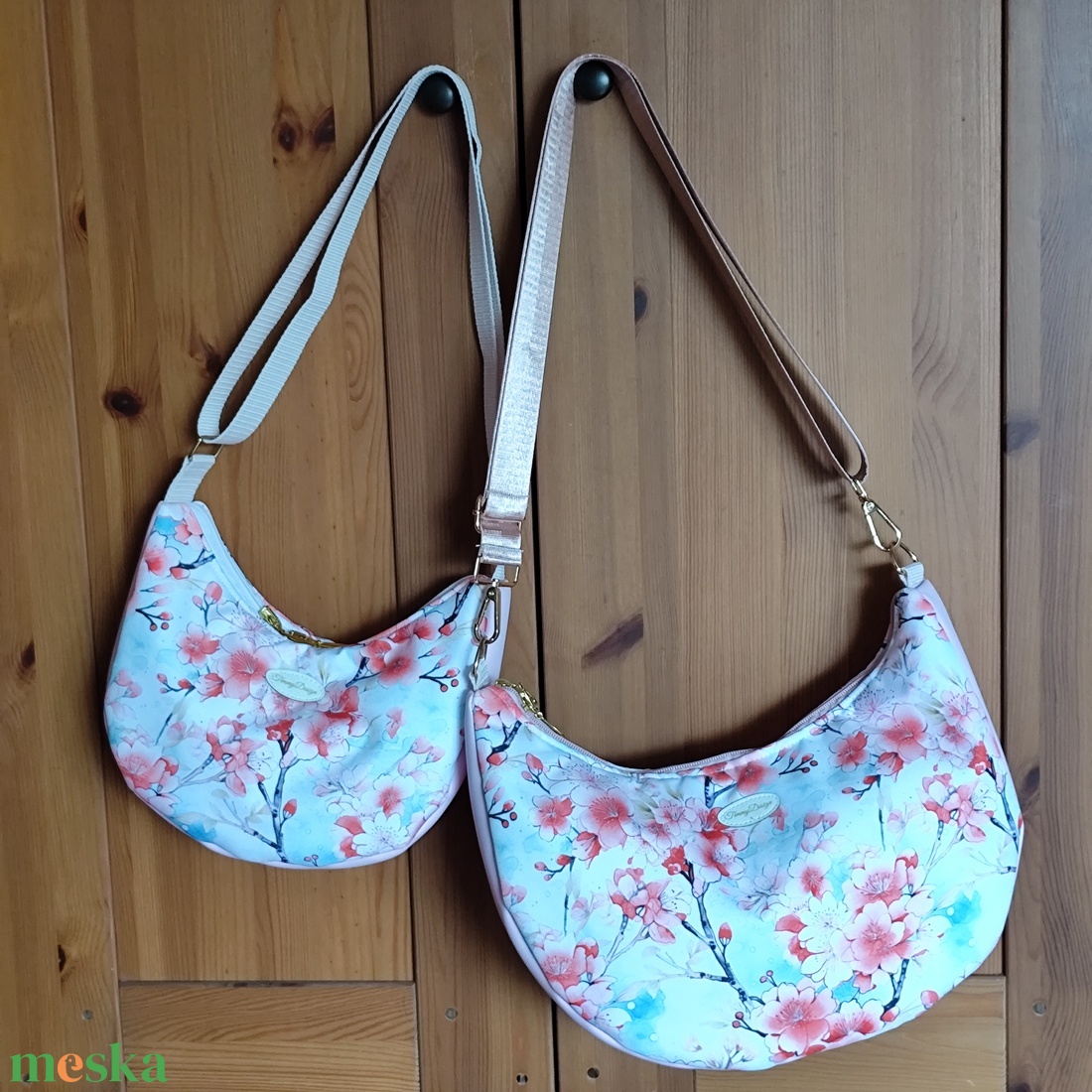 Cseresznyevirágos banántáska kicsit nagyobb - táska & tok - kézitáska & válltáska - vállon átvethető táska - Meska.hu