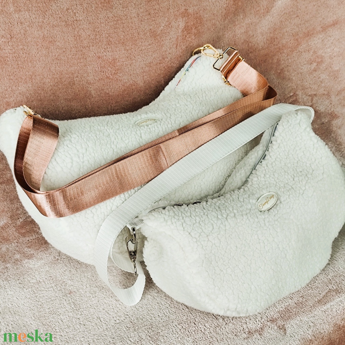 Hófehér banántáska teddy anyagból - táska & tok - kézitáska & válltáska - vállon átvethető táska - Meska.hu