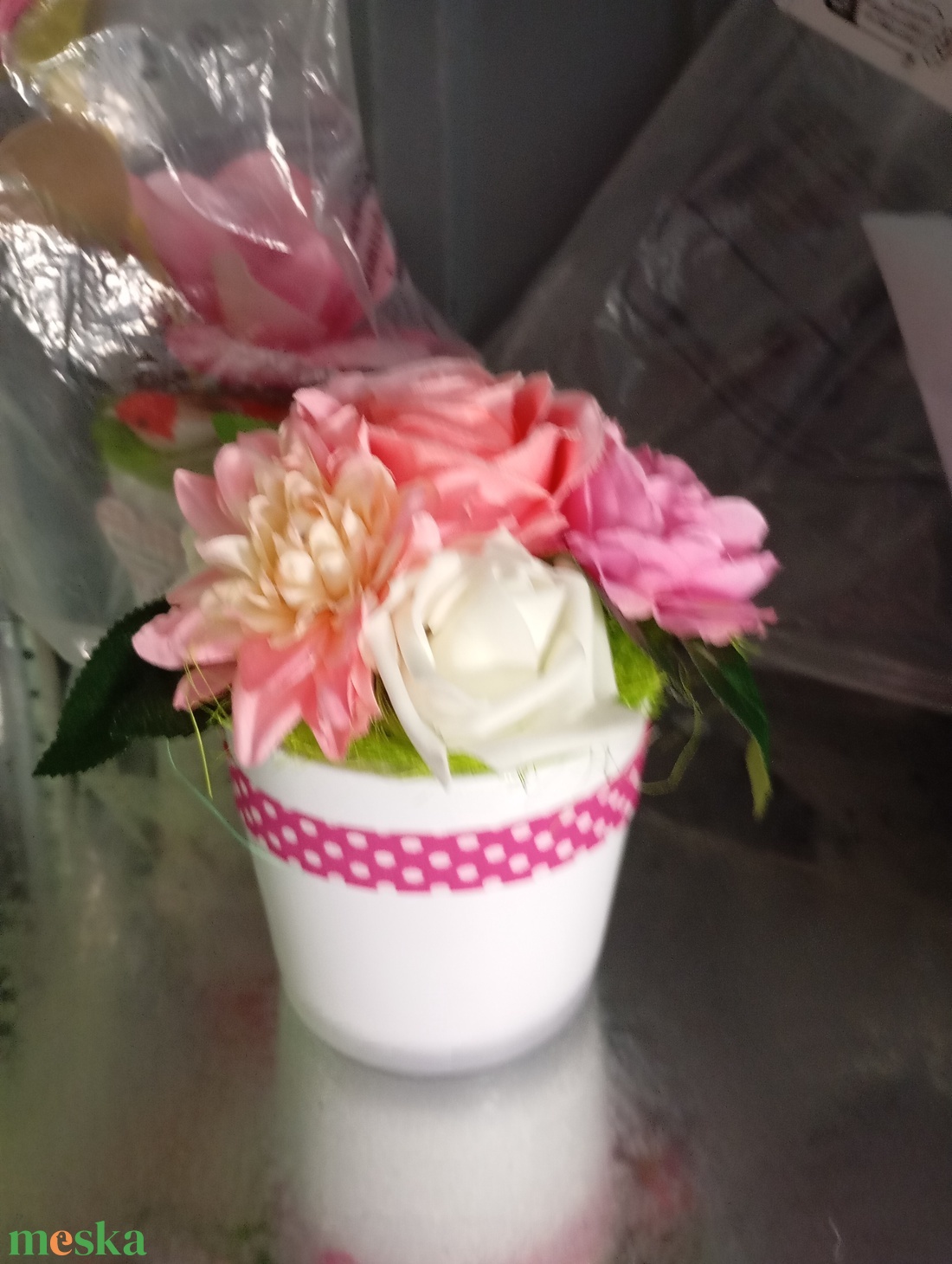 Rózsaszín virágos asztali dísz. - otthon & életmód - dekoráció - asztal és polc dekoráció - asztaldísz - Meska.hu