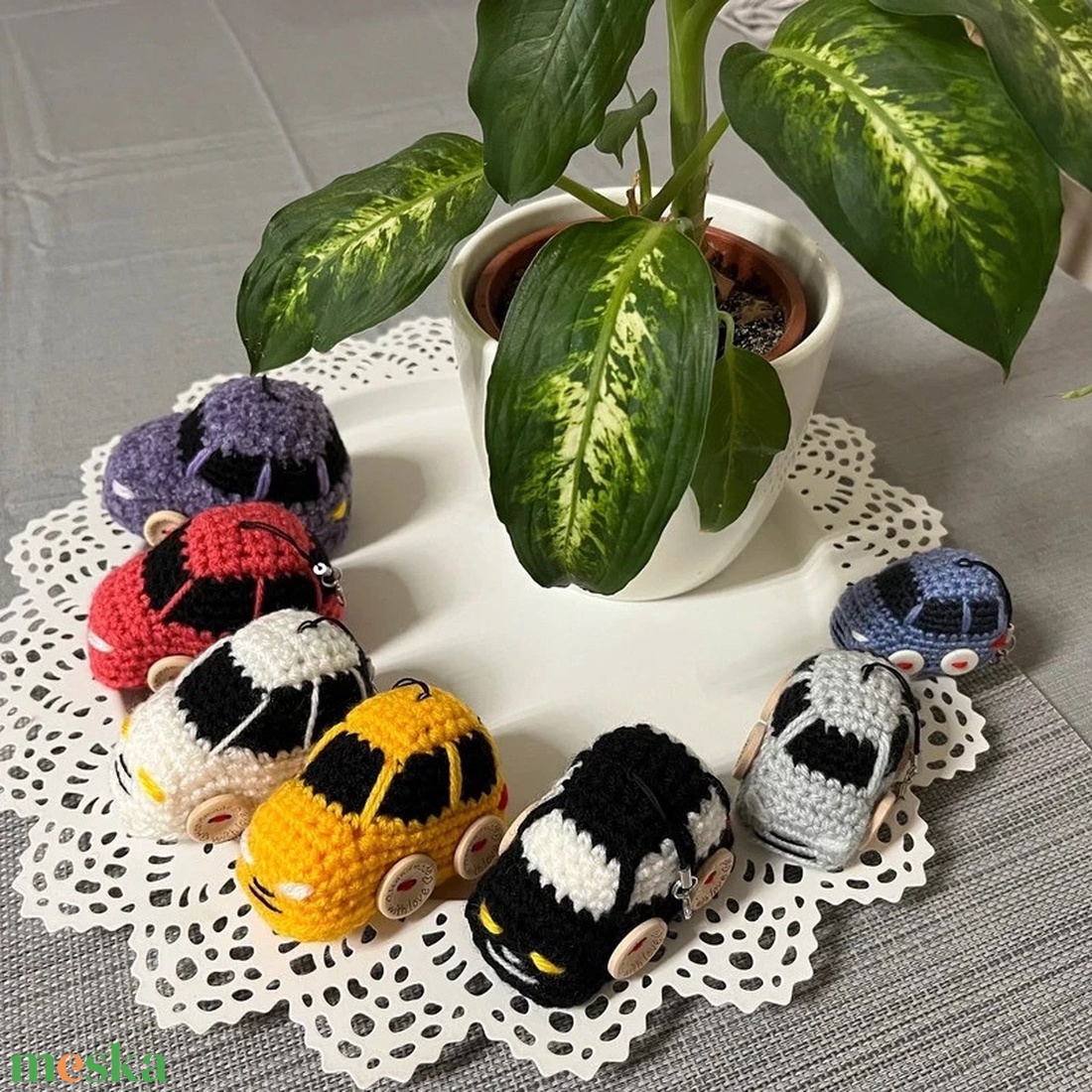 Horgolt autó kulcstartó, sárga - táska & tok - kulcstartó & táskadísz - kulcstartó - Meska.hu