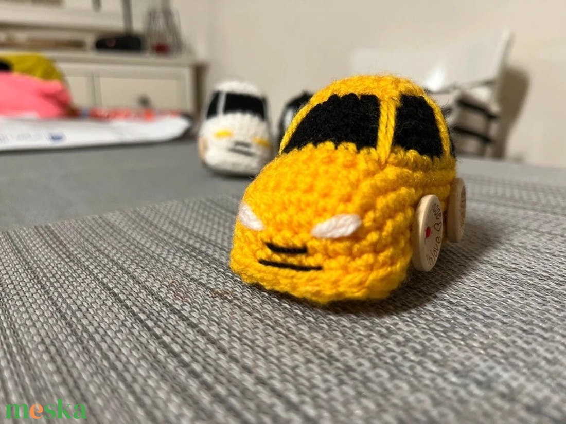 Horgolt autó kulcstartó, sárga - táska & tok - kulcstartó & táskadísz - kulcstartó - Meska.hu