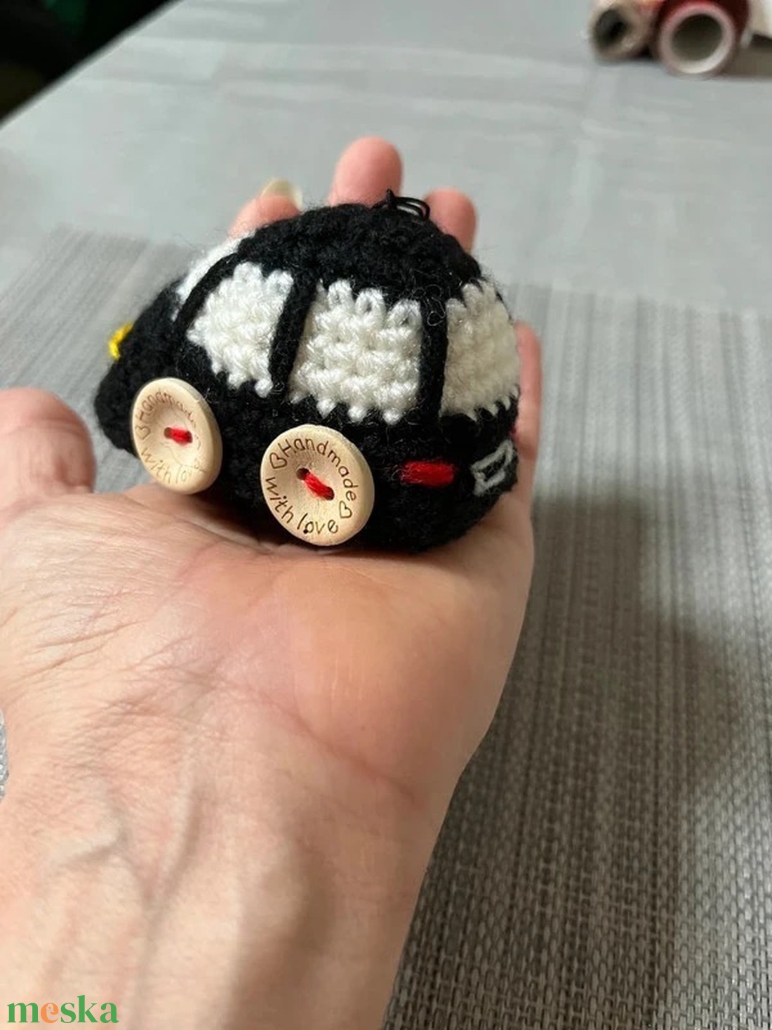 Horgolt autó kulcstartó, fekete - táska & tok - kulcstartó & táskadísz - kulcstartó - Meska.hu